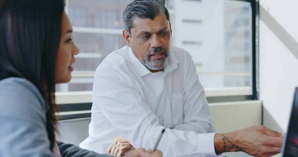 Quels sont les défis de la mise en place d'une politique de diversité et d'inclusion dans une entreprise de services financiers?